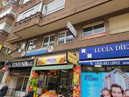 Local comercial en entreplanta en Burgos zona Gamonal - Peluquería photo 0