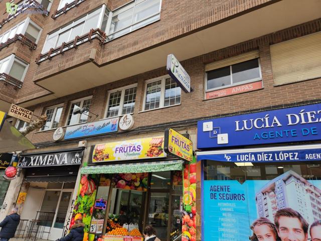 Local comercial en entreplanta en Burgos zona Gamonal - Peluquería photo 0