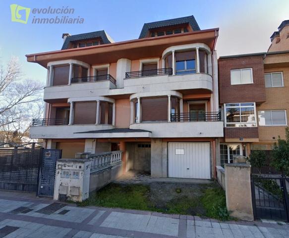 PARA REFORMAR - Amplio Adosado en Briviesca: Espacio y Comodidad a tu Alcance.Burgos photo 0