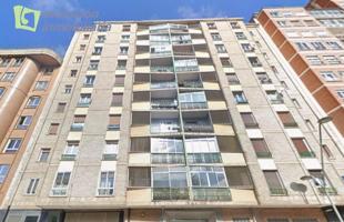 Amplio Piso en Venta en Av. Reyes Católicos - Burgos - Ideal para Familias photo 0