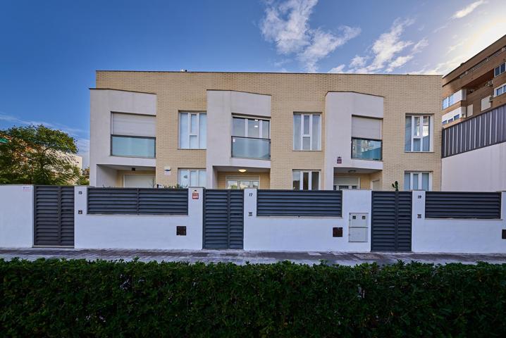 Venta de vivienda adosada, Calle Lola Gaos Actriu, Valencia photo 0