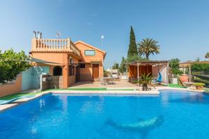 Espectacular chalet en venta con terreno en Los Ramos photo 0