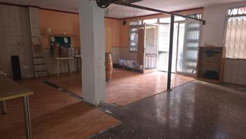 Se vende local en zona centro photo 0