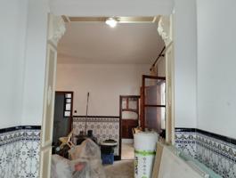 Casa con patio con grandes posibilidades photo 0