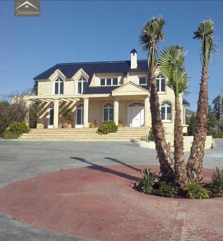 CHALET DE ALTA CONSTRUCCIÓN photo 0