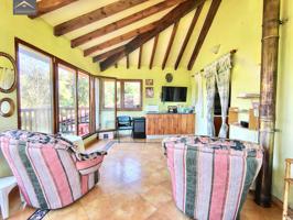 CASA PAREADA CON GRAN PARCELA. photo 0