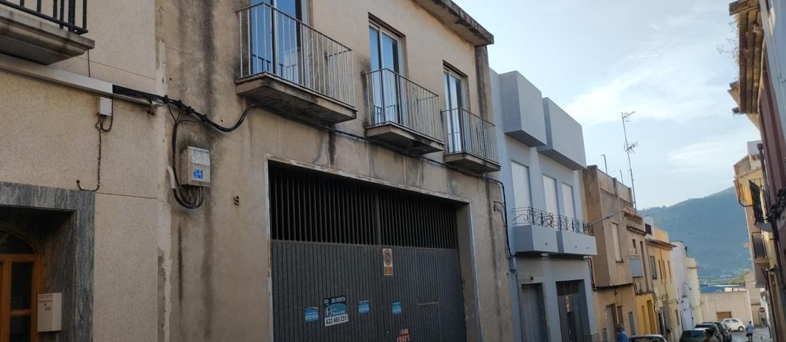 Nave en casco urbano con posibilidad de reconversion photo 0