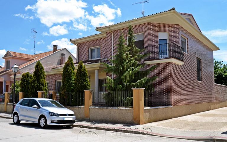 Casa - Chalet en venta en Pedrajas de San Esteban de 600 m2 photo 0
