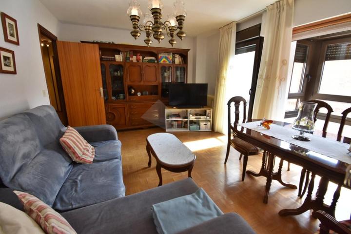 REF. 122H. PISO AMPLIO Y LUMINOSO EN OLMEDO photo 0
