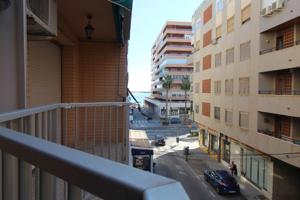 Apartamento de tres dormitorios para reformar en la playa del Acequión de Torrevieja photo 0