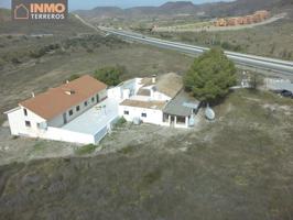 Inmueble con 3 viviendas y 85.000 m2 de terreno de secano entre Águilas y Lorca. photo 0