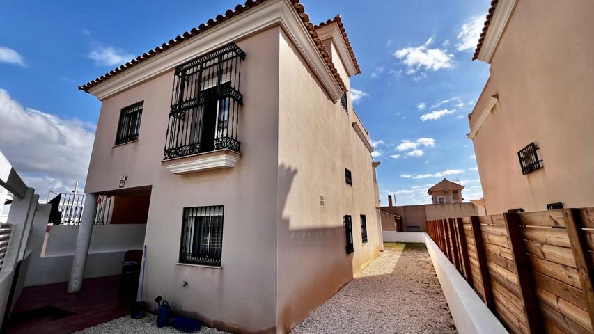 Casa adosada de 3 dormitorios y 2 baños y aseo de invitados. photo 0