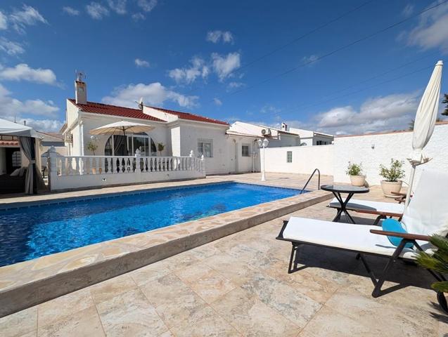 Villa En venta en Torrevieja photo 0