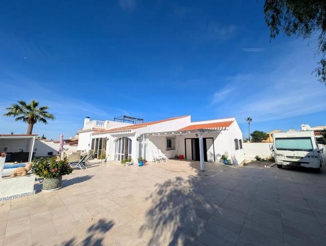 Villa En venta en Torrevieja photo 0