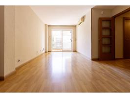OPORTUNIDAD!! Luminoso y amplio piso de 3 habitaciones con balcón y ascensor photo 0