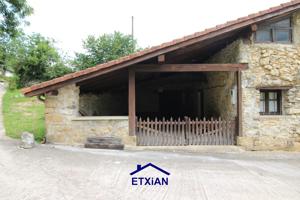 URREXOLA auzoa.- Baserria (eraikinaren erdia) paraje zoragarrian! photo 0