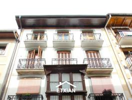 KALE BARRIA.- Etxebizitza haundia Oñatiko bihotzean photo 0