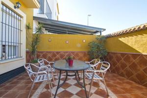 Casa adosada en venta en La Dehesilla photo 0