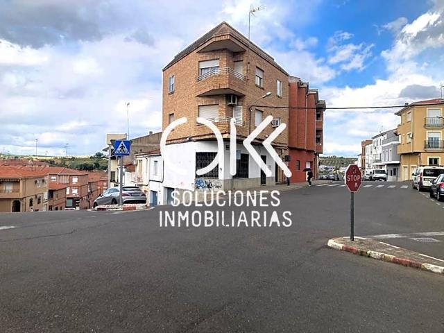 EDIFICIO CON 2 PISOS Y COCHERA EN CARR. MONTEHERMOSO DE CORIA-CÁCERES photo 0