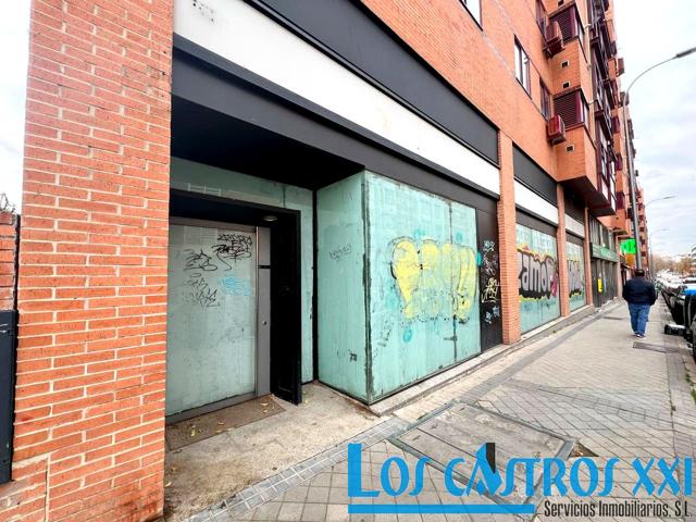 Local en venta en Madrid de 216 m2 photo 0