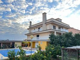 EXCELENTE CASA-CHALET, CON MUY AMPLIA PARCELA, FRUTALES Y PISCINA, PLAYAS A 10 MINUTOS EN COCHES. photo 0
