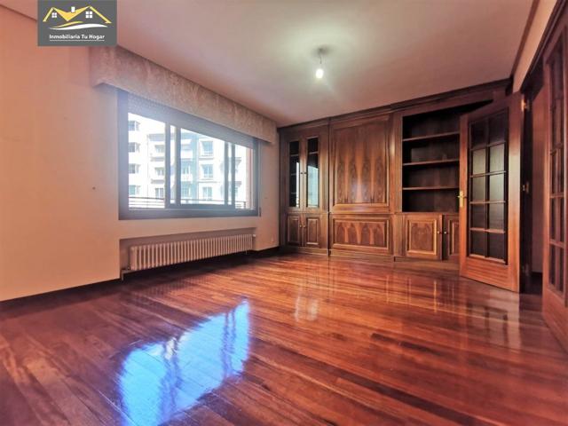 SE VENDE PISO DE 150 M2 ÚTILES (CON GARAJE) EN EL PARQUE DE SAN LÁZARO DE OURENSE. REF. 7203 photo 0
