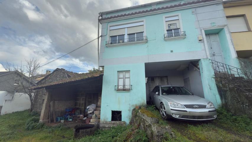 ¡Descubre el encanto de esta casa independiente en Piñor! photo 0