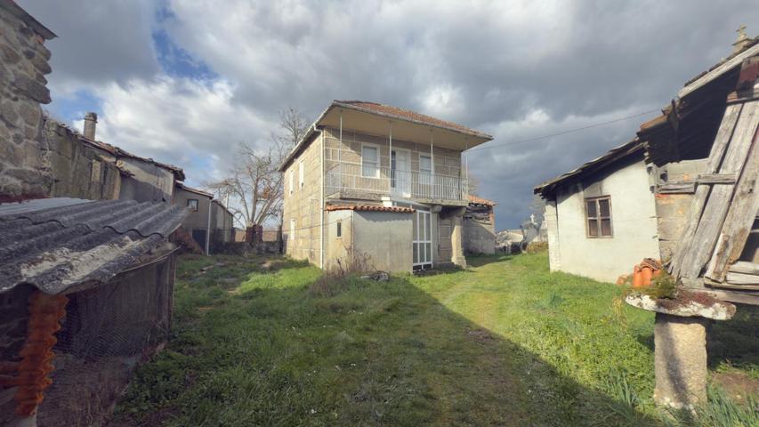 ¡Descubre el encanto de esta casa de piedra de 1964! photo 0