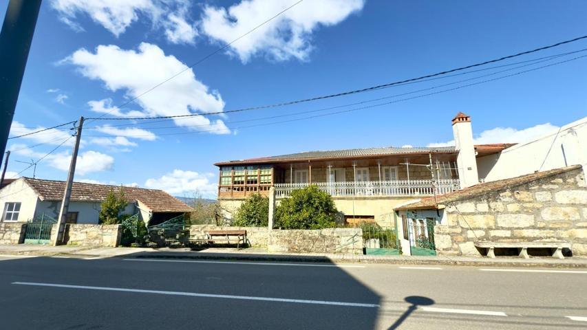 ¡Descubre el encanto de vivir en un caserón señorial registrado del año 1900 con terreno y pozo! photo 0