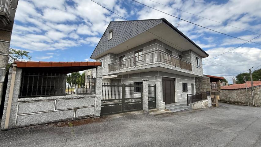 ¡Descubre esta impresionante casa con terreno en venta que combina encanto y modernidad! photo 0