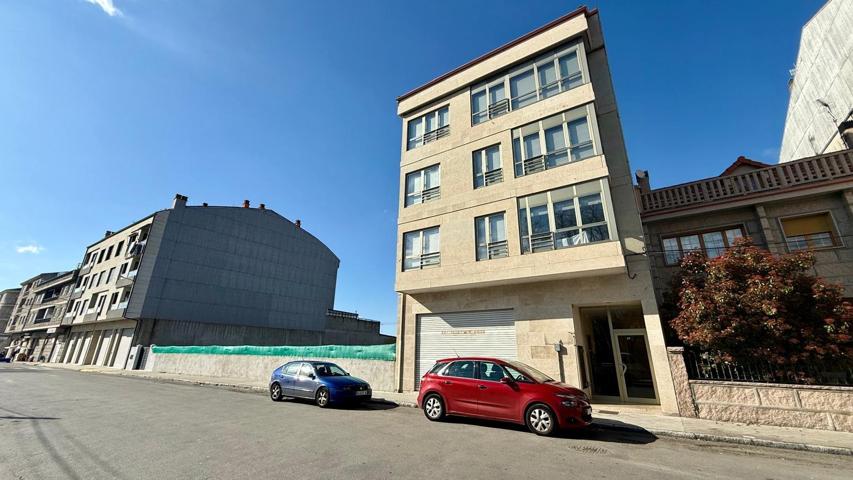 Piso en Venta en el Corazón de Xinzo! 3 habitaciones 2 baños ascensor garaje y terraza de 80m2 photo 0