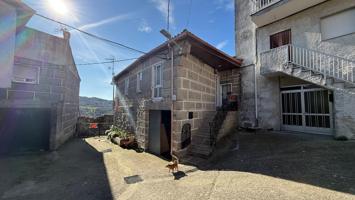 Casa de piedra en allariz con tejado, ventanas calefacción nuevos. Con patio y terreno amplio! photo 0