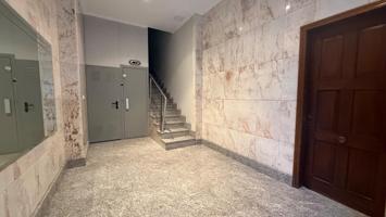 Piso amplio con posibilidad de garaje en el centro de Orense para entrar a vivir photo 0