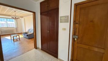 Piso de 4 habitaciones y ascensor en venta en la zona del puente! photo 0