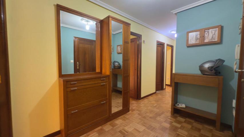 En el puente con 3 habitaciones, 2 baños ascensor y garaje! photo 0
