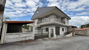 ¡Descubre esta impresionante casa con terreno en venta que combina encanto y modernidad! photo 0
