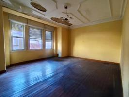Piso en Venta en el Corazón de Chantada con 4 habitaciones photo 0