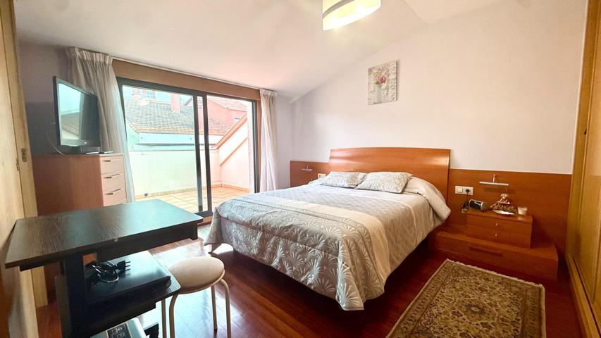 Piso en Venta con Vistas Espectaculares a la cuidad en el Corazón del barrio del Puente dos habitaciones, dos baños y garaje y trastero photo 0