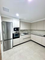 Propiedad reformada íntegramente con 3 habitaciones, dos baños y garaje en la Sainza cerca al hospital y al centro photo 0