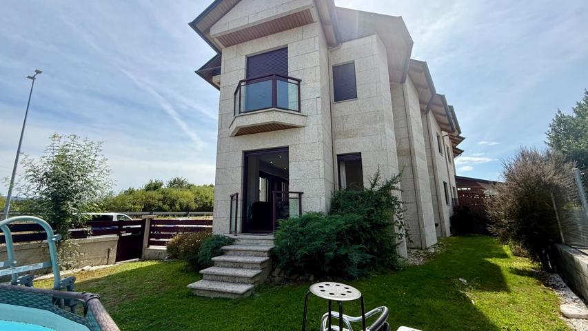 Casa - Chalet Pareado en Venta a un paso de la cuidad photo 0