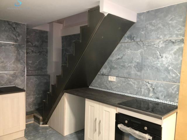 Local en venta con reforma para vivienda y vistas al mar photo 0