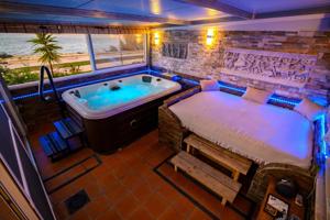 PISO CON SPA Y JACUZZI photo 0
