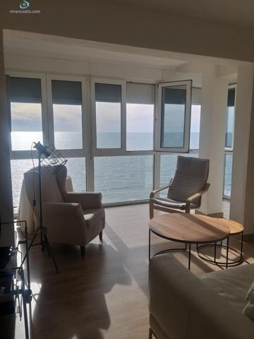 Exclusivo Piso en Alquiler Temporada con Vistas Frontales al Mar en el Paseo Marítimo de Cádiz photo 0