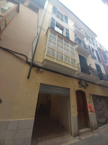 LOCAL ALMACEN CON ALTILLO PRÓXIMO A PZ DE LA MERCÈ photo 0