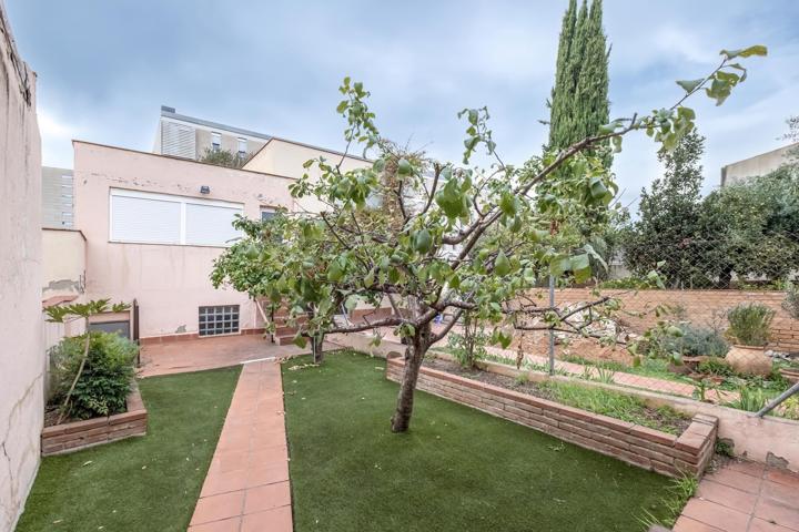 PLANTA BAJA ESTILO CASA INGLESA, CON GARAJE, TERRAZA Y JARDÍN. photo 0