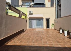FANTASTICA PLANTA BAJA DE 3 HABITACIONES (2 DOBLES), CON GRAN PATIO. PARQUING OPCIONAL. photo 0