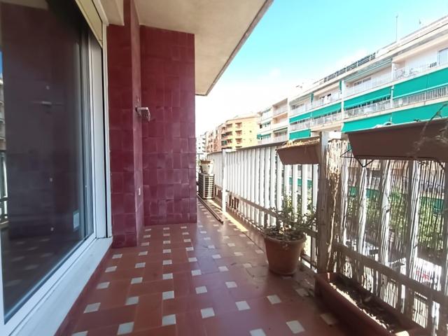 AMPLIO PISO DE 4 HABITACIONES, JUNTO A PLAZA LLUIS COMPANYS. photo 0