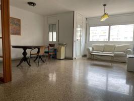 FANTASTICO PISO DE 3 HABITACIONES. FINCA CON ASCENSOR, EN ZONA ESCOLES. photo 0