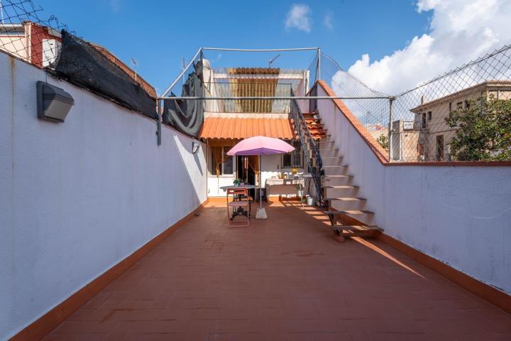 CASA EN VENTA EN EL CENTRO DE TERRASSA, SITUADA A TOCAR DEL VAPOR VENTALLÓ Y PLAÇA DIDÓ. photo 0