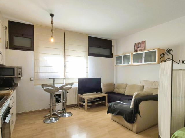 ESTUDIO EN PLANTA BAJA, DE UN SOLO AMBIENTE. EN PERFECTO ESTADO. ORIENTADO A SUR. photo 0